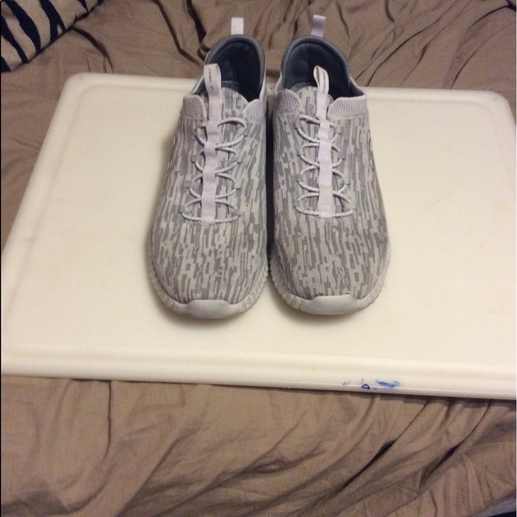 mens sketchers size 9